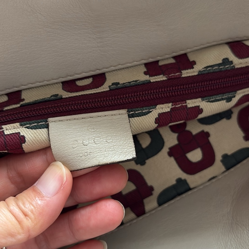 Gucci GG Signature Abbey Tote - Picture 16 of 16
